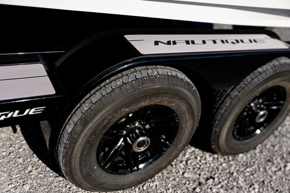 Nautique G23 stern view