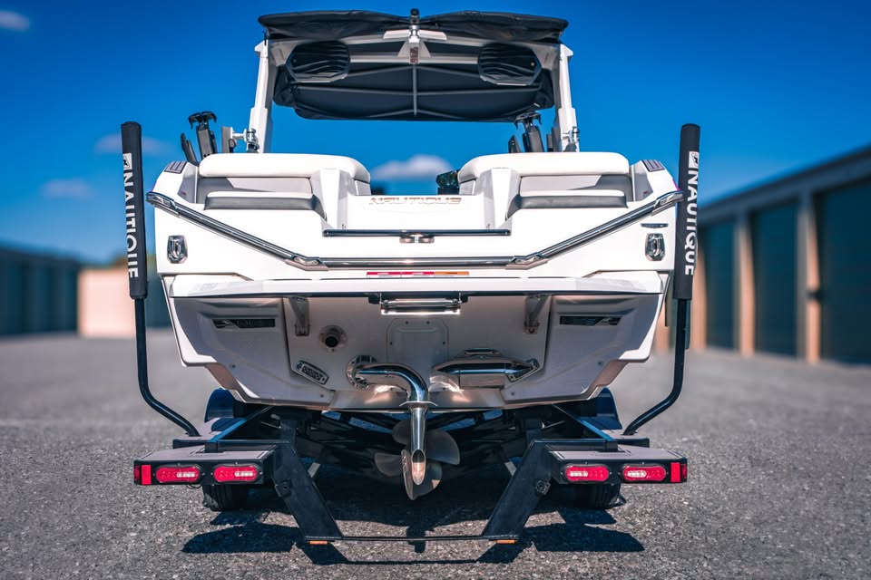 Nautique G23 underway